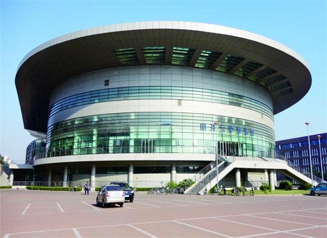 南開大學游泳館