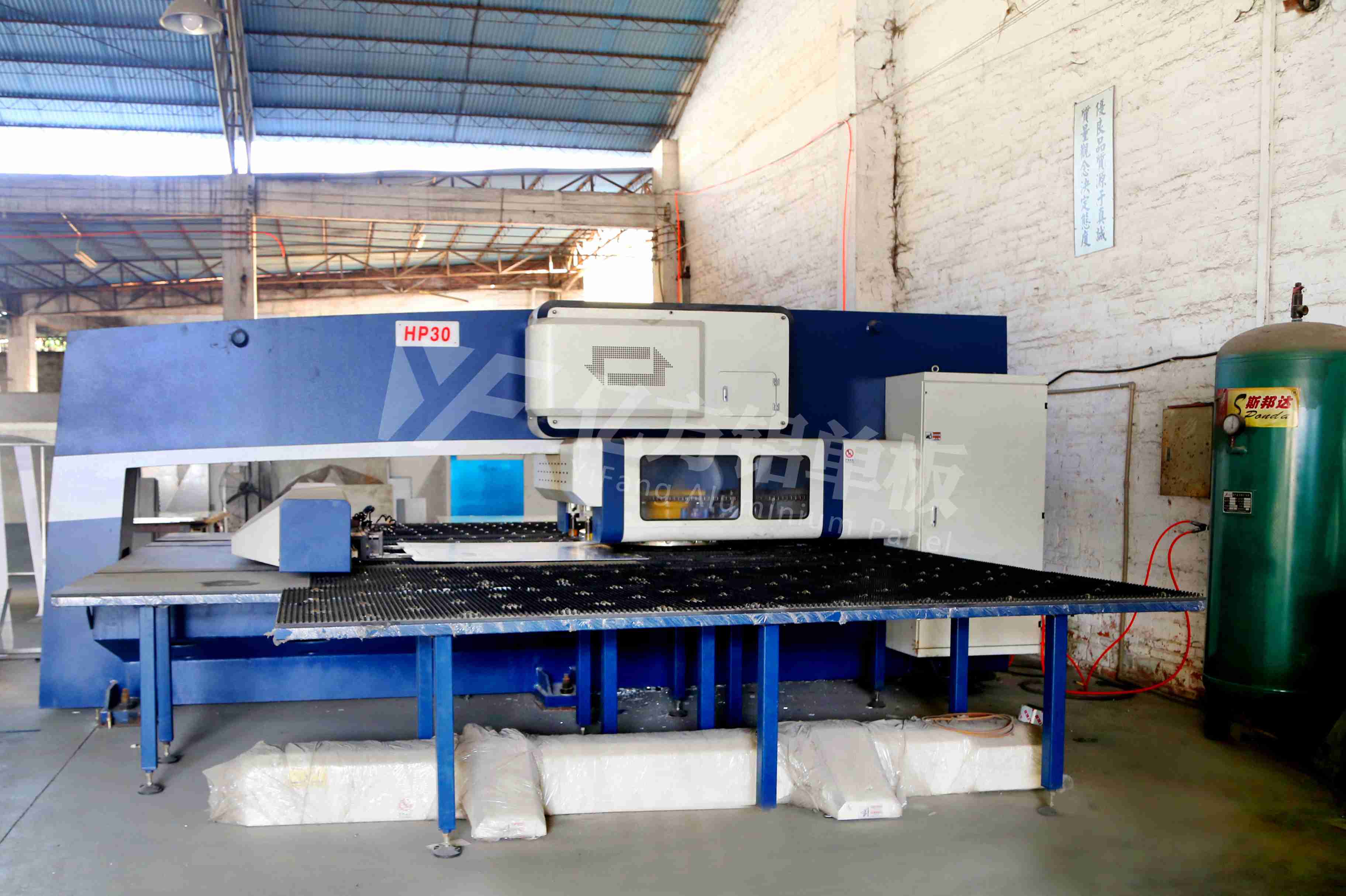 億方金屬數(shù)控沖床