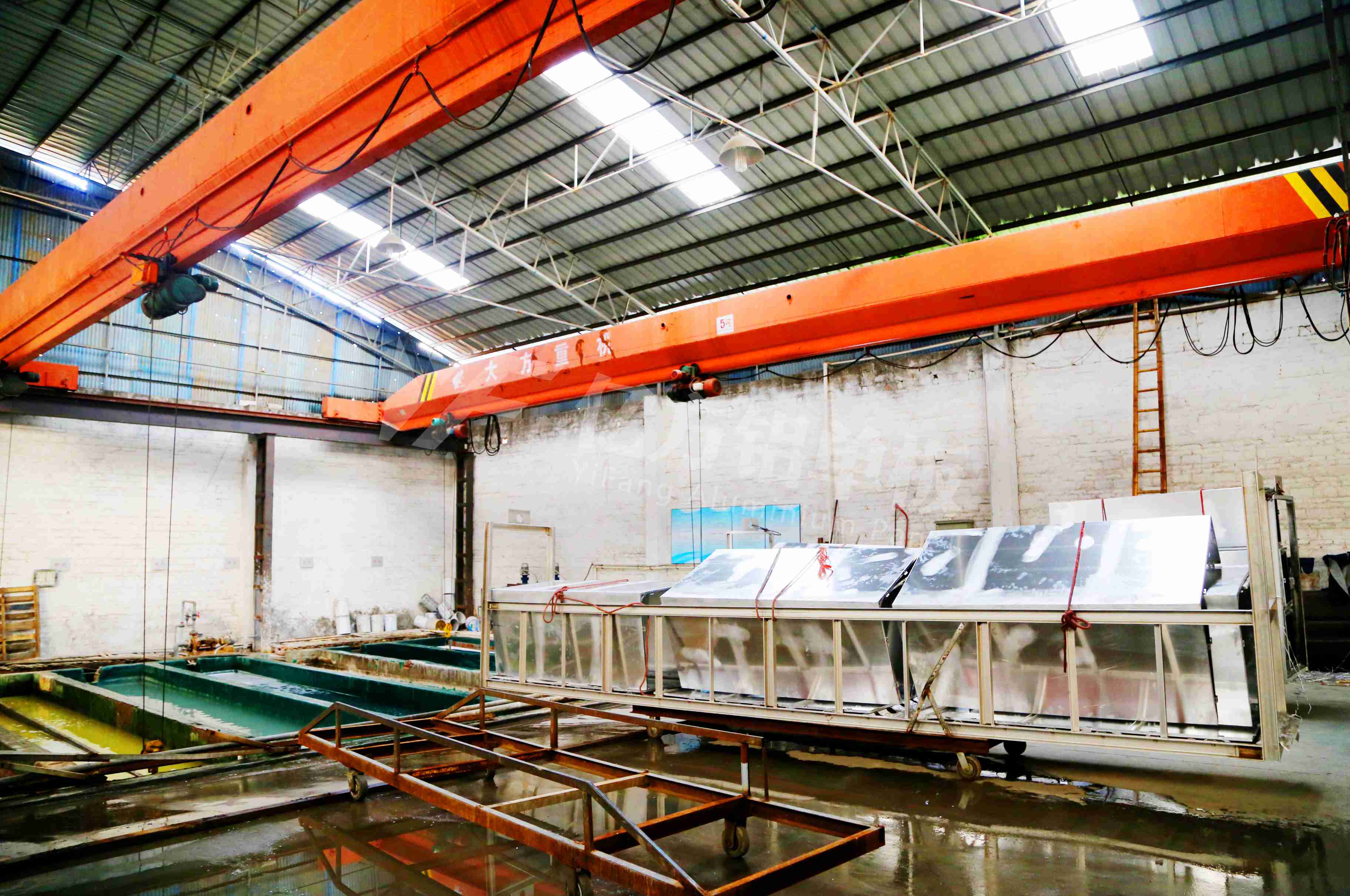 億方金屬酸洗池